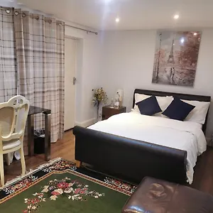  Apartment Peaceful Studio En-suite Pvt Entrance Garden Free Parking United Kingdom