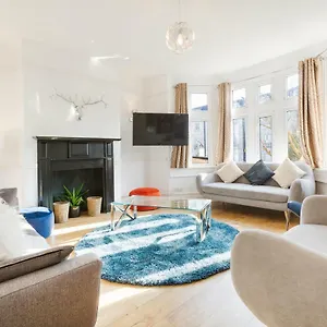  Apartment The Hive House - Large Light-flooded 6bdr Townhouse United Kingdom